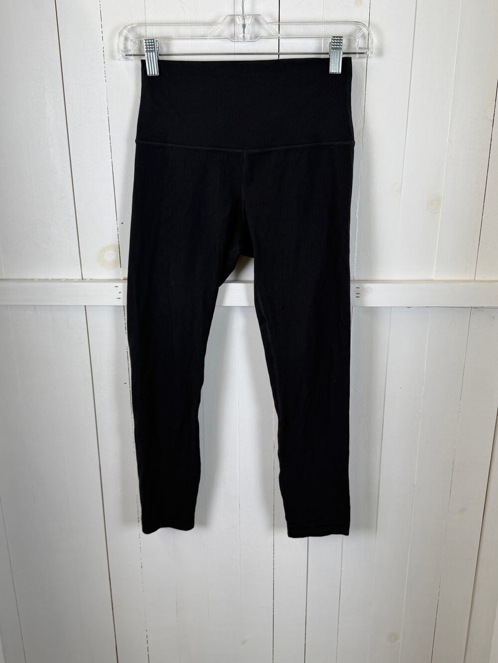 Lululemon Black Capri Leggings Size 6 Nylon Excellent Condition